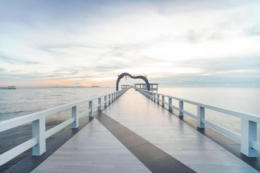 Symphony Of The Sea Hotel Bang Saen Luaran gambar