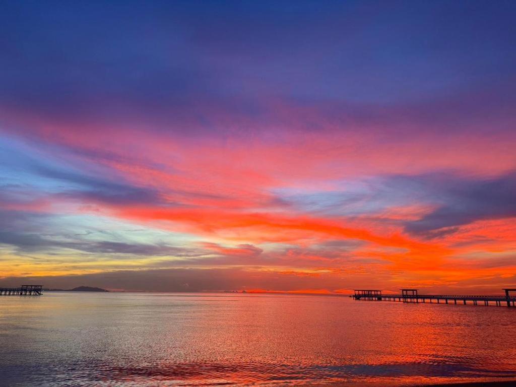 Symphony Of The Sea Hotel Bang Saen Luaran gambar